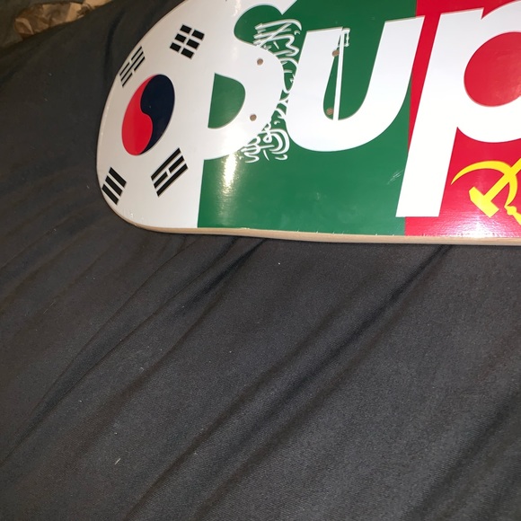 Supreme Flag skateboard - Picture 4 of 7